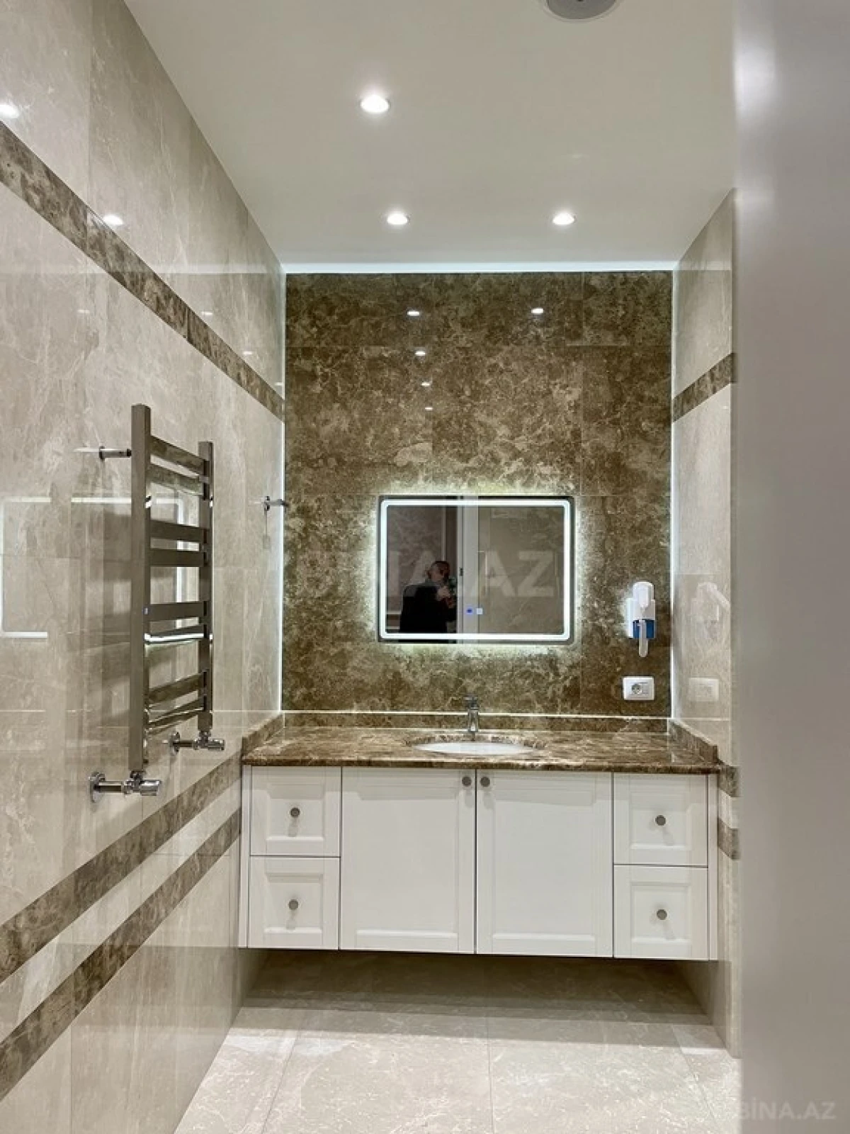 Satılır 5 otaqlı mənzil 270 m²