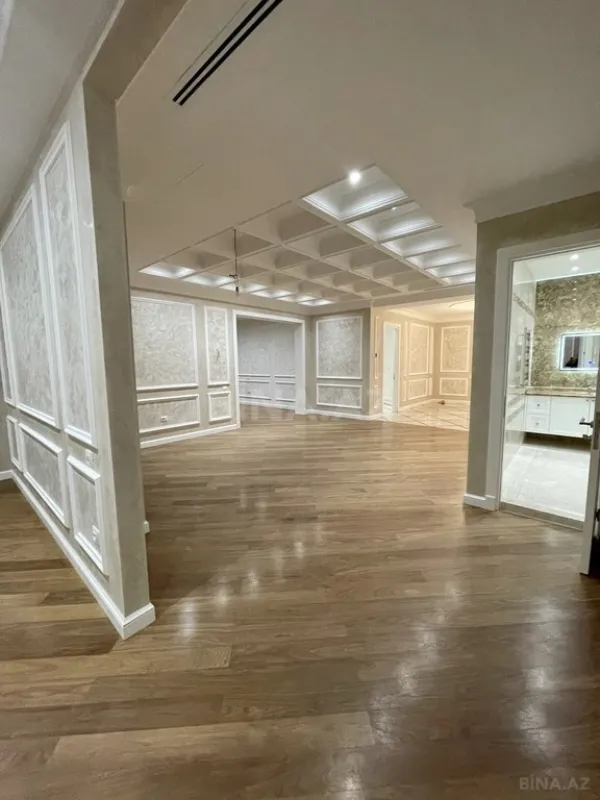 Satılır 5 otaqlı mənzil 270 m²