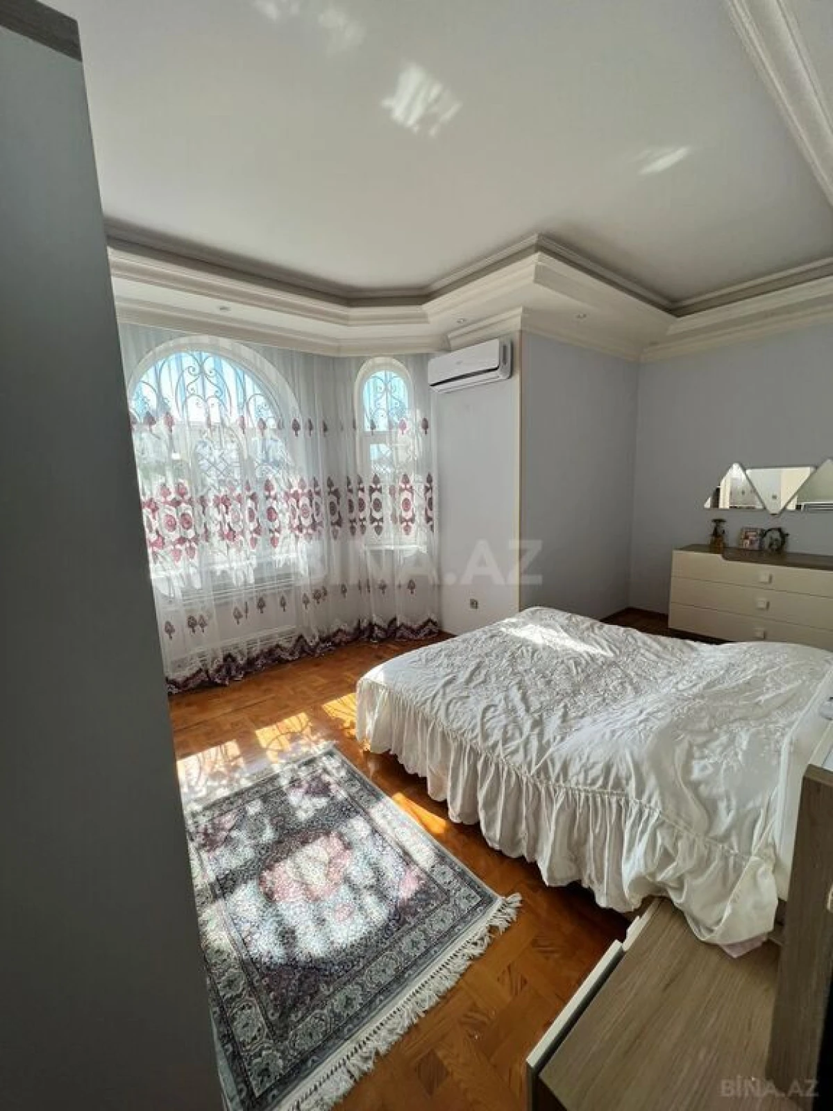 Satılır 20 otaqlı həyət evi 600 m²