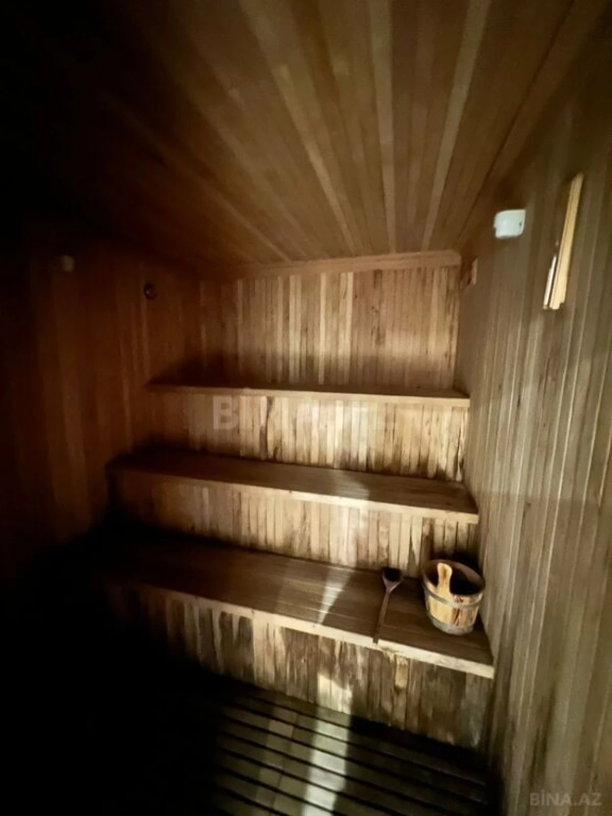 Satılır 20 otaqlı həyət evi 600 m²