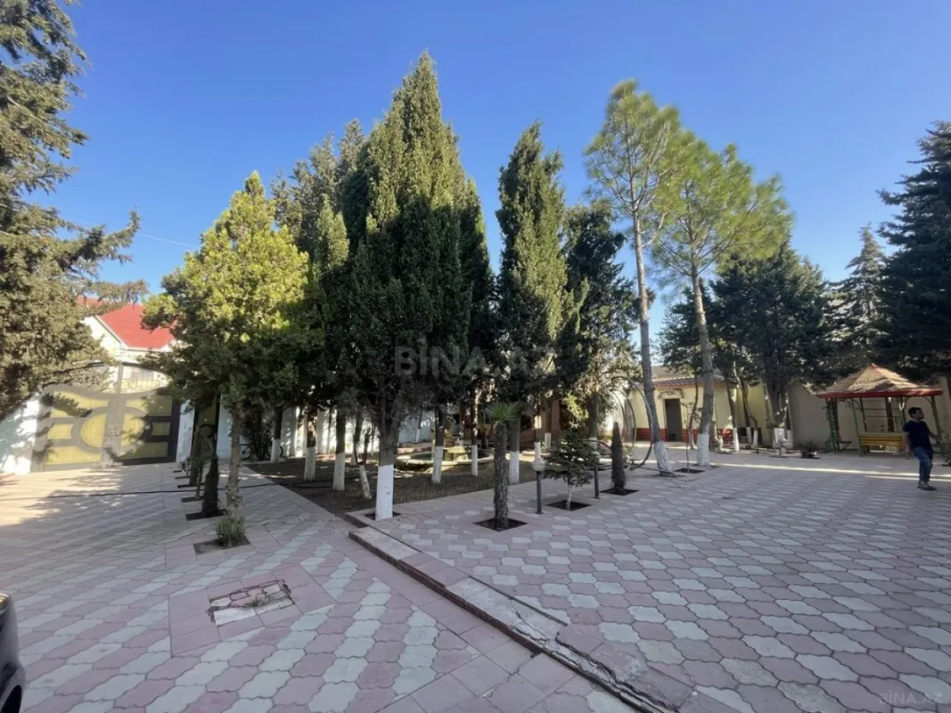 Satılır 20 otaqlı həyət evi 600 m²