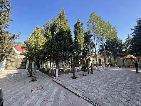 Satılır 20 otaqlı həyət evi 600 m²