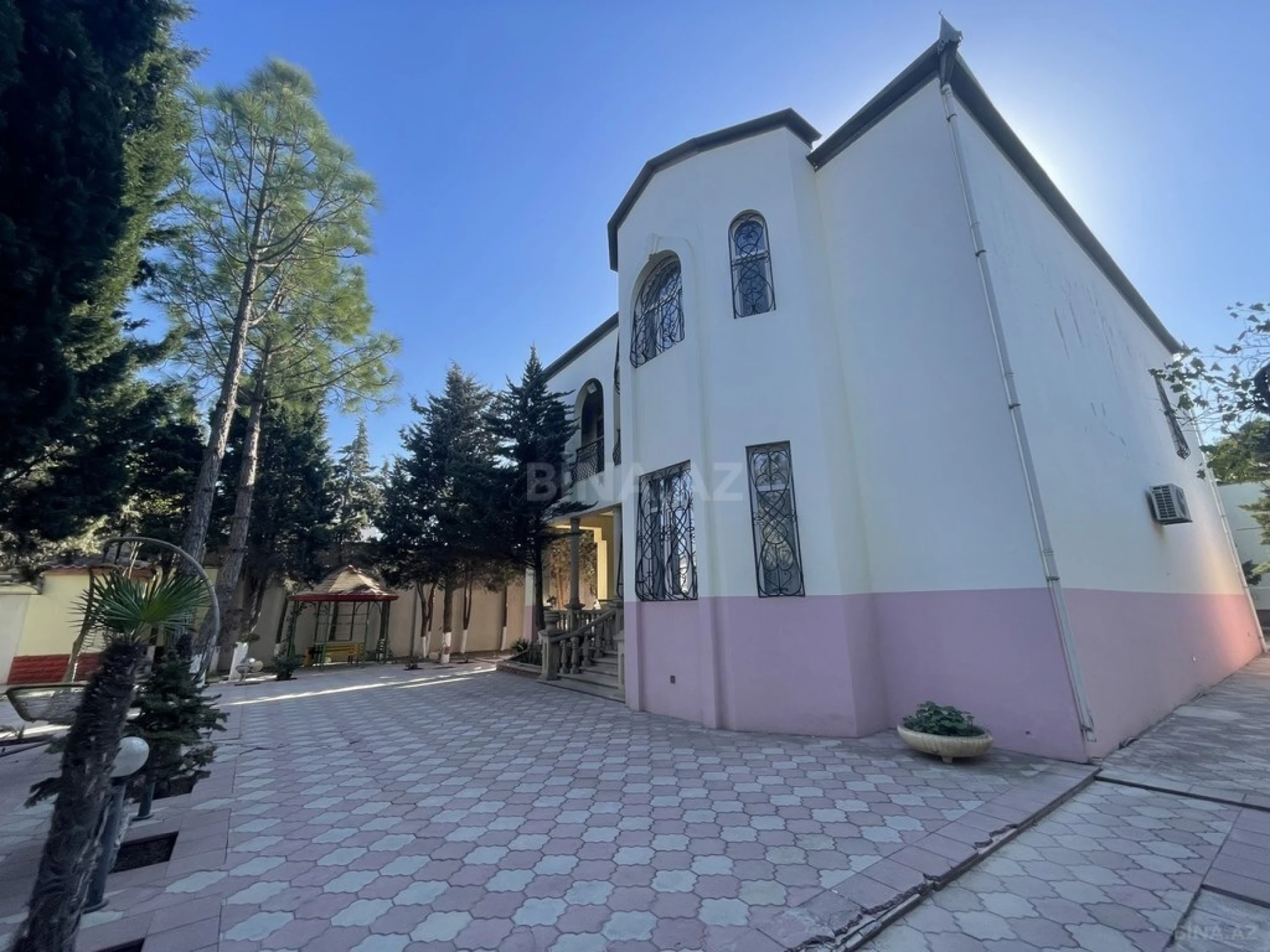 Satılır 20 otaqlı həyət evi 600 m²
