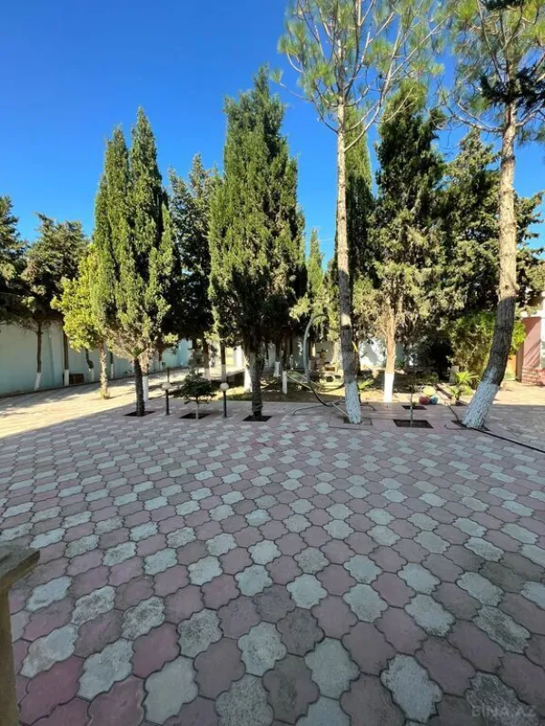 Satılır 20 otaqlı həyət evi 600 m²