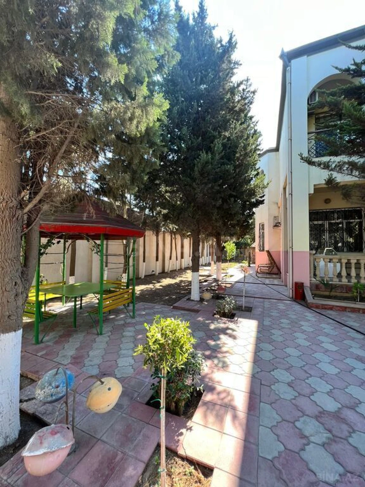 Satılır 20 otaqlı həyət evi 600 m²