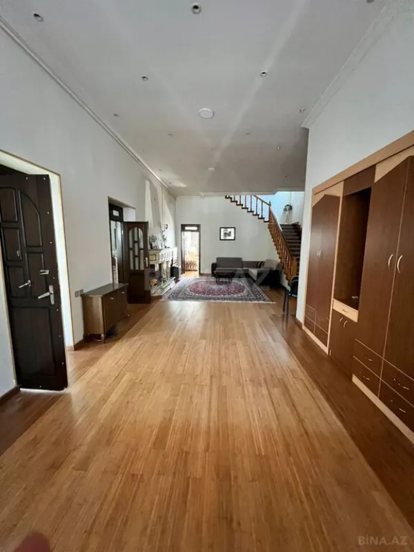Satılır 20 otaqlı həyət evi 600 m²