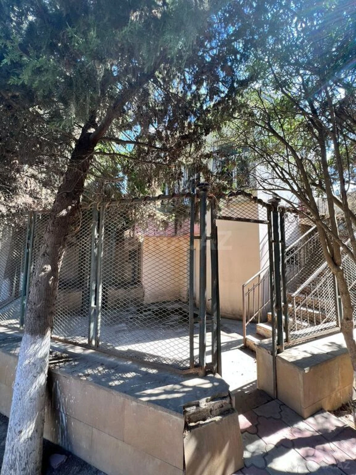 Satılır 20 otaqlı həyət evi 600 m²