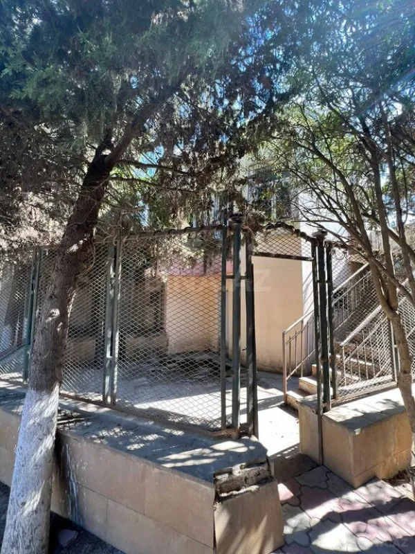 Satılır 20 otaqlı həyət evi 600 m²