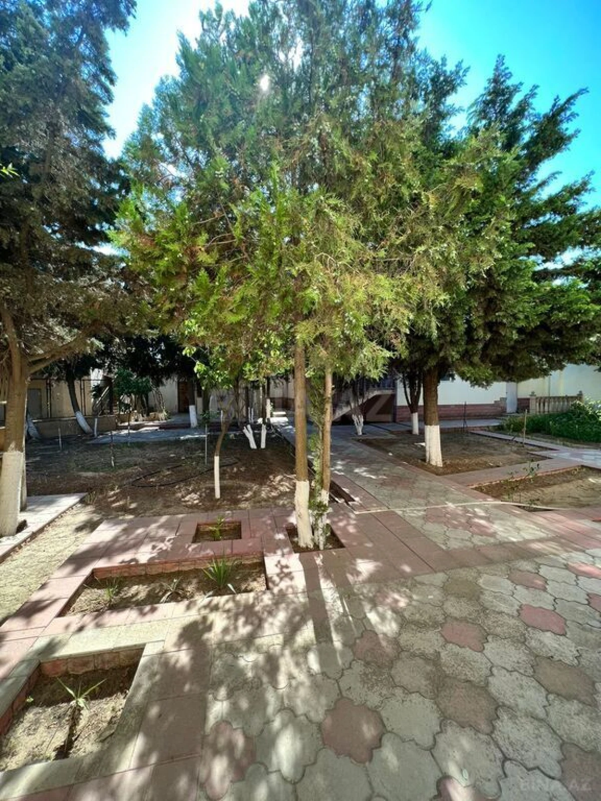 Satılır 20 otaqlı həyət evi 600 m²