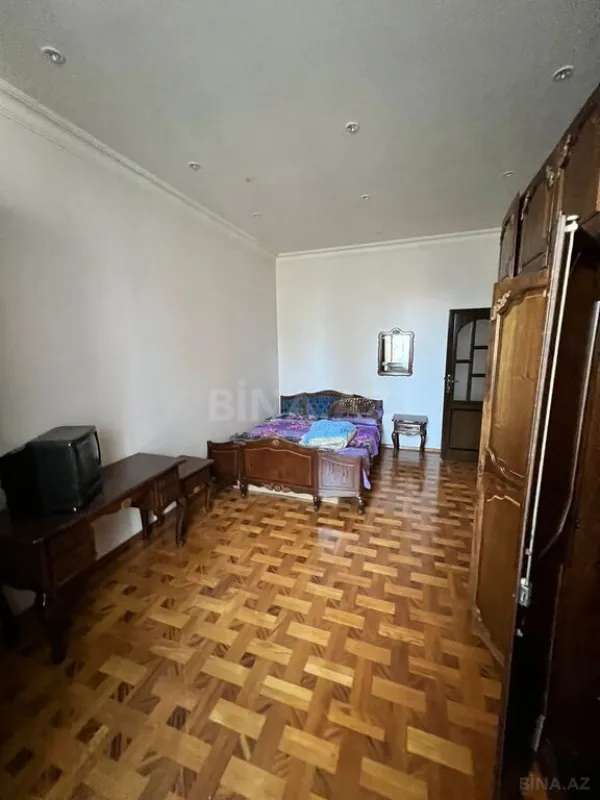 Satılır 20 otaqlı həyət evi 600 m²