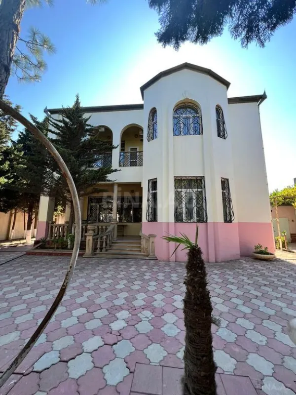 Satılır 20 otaqlı həyət evi 600 m²