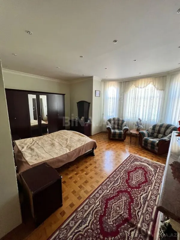 Satılır 20 otaqlı həyət evi 600 m²