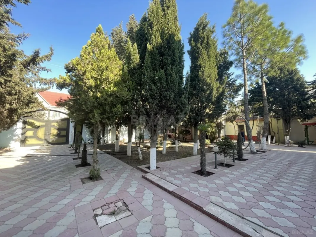 Satılır 20 otaqlı həyət evi 600 m²