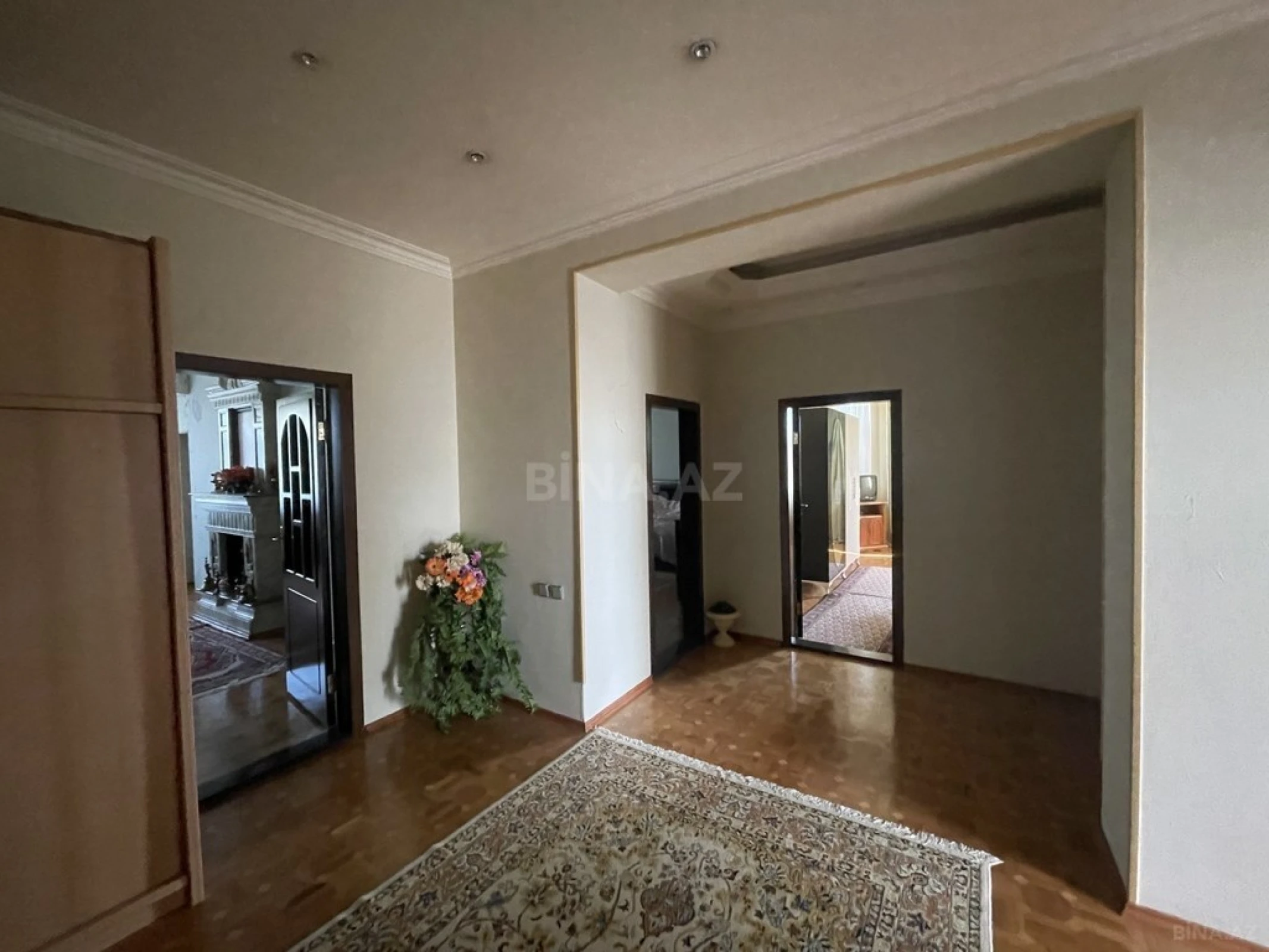 Satılır 20 otaqlı həyət evi 600 m²