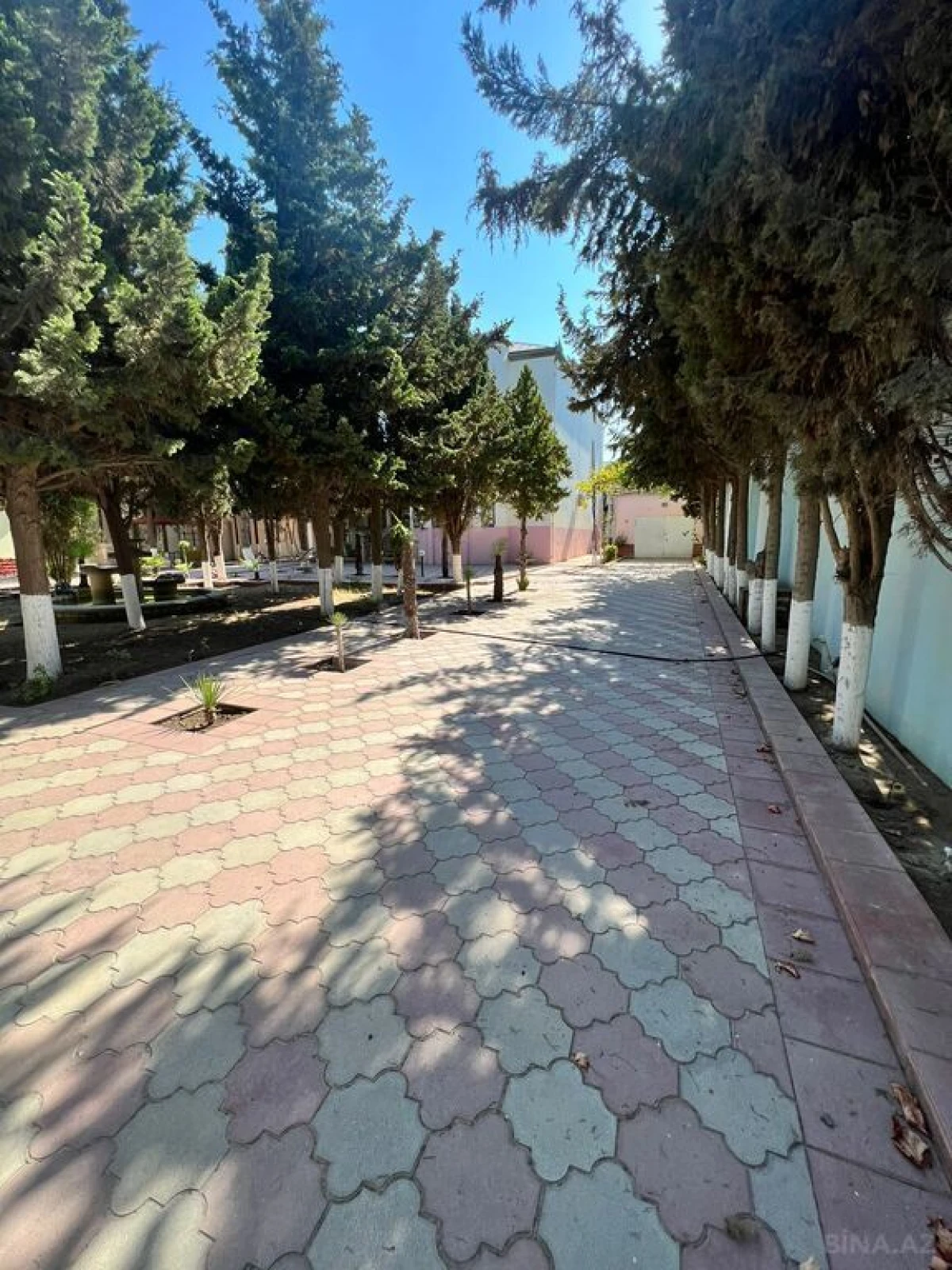 Satılır 20 otaqlı həyət evi 600 m²