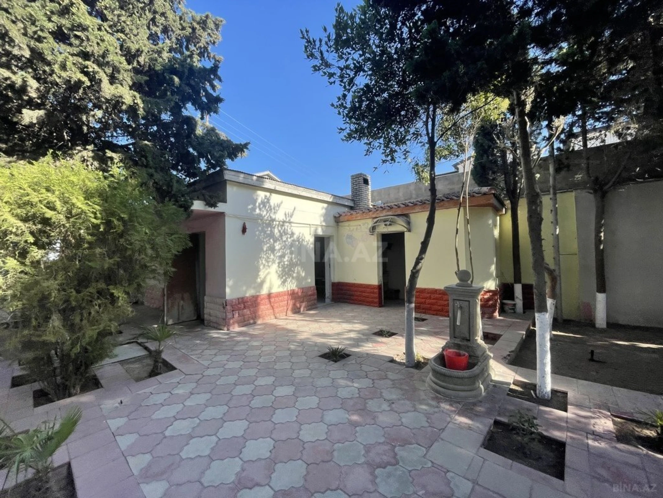 Satılır 20 otaqlı həyət evi 600 m²