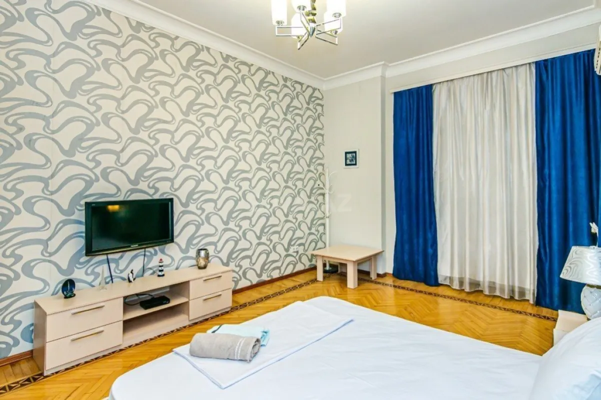 Kirayə verilir 4 otaqlı mənzil 150 m²