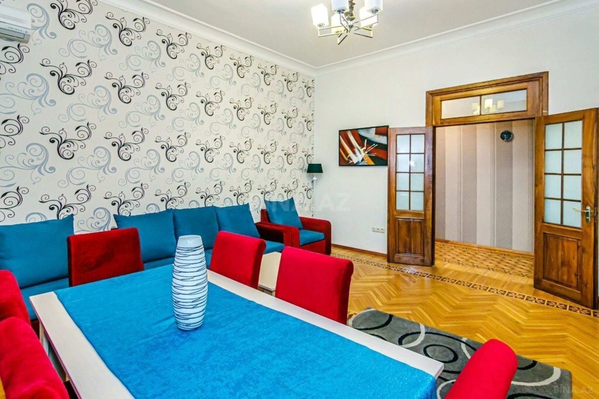 Kirayə verilir 4 otaqlı mənzil 150 m²