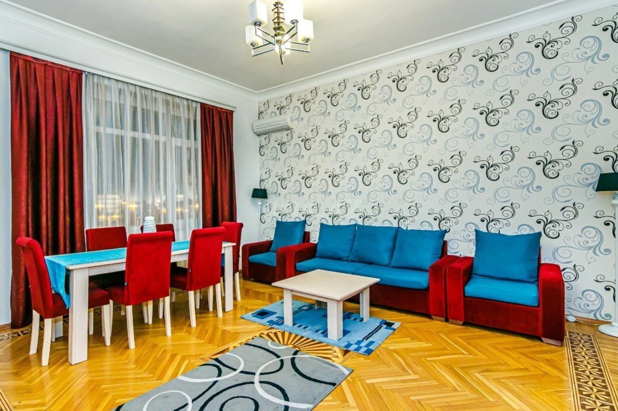 Kirayə verilir 4 otaqlı mənzil 150 m²