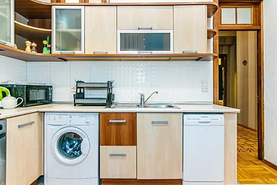 Kirayə verilir 4 otaqlı mənzil 150 m²