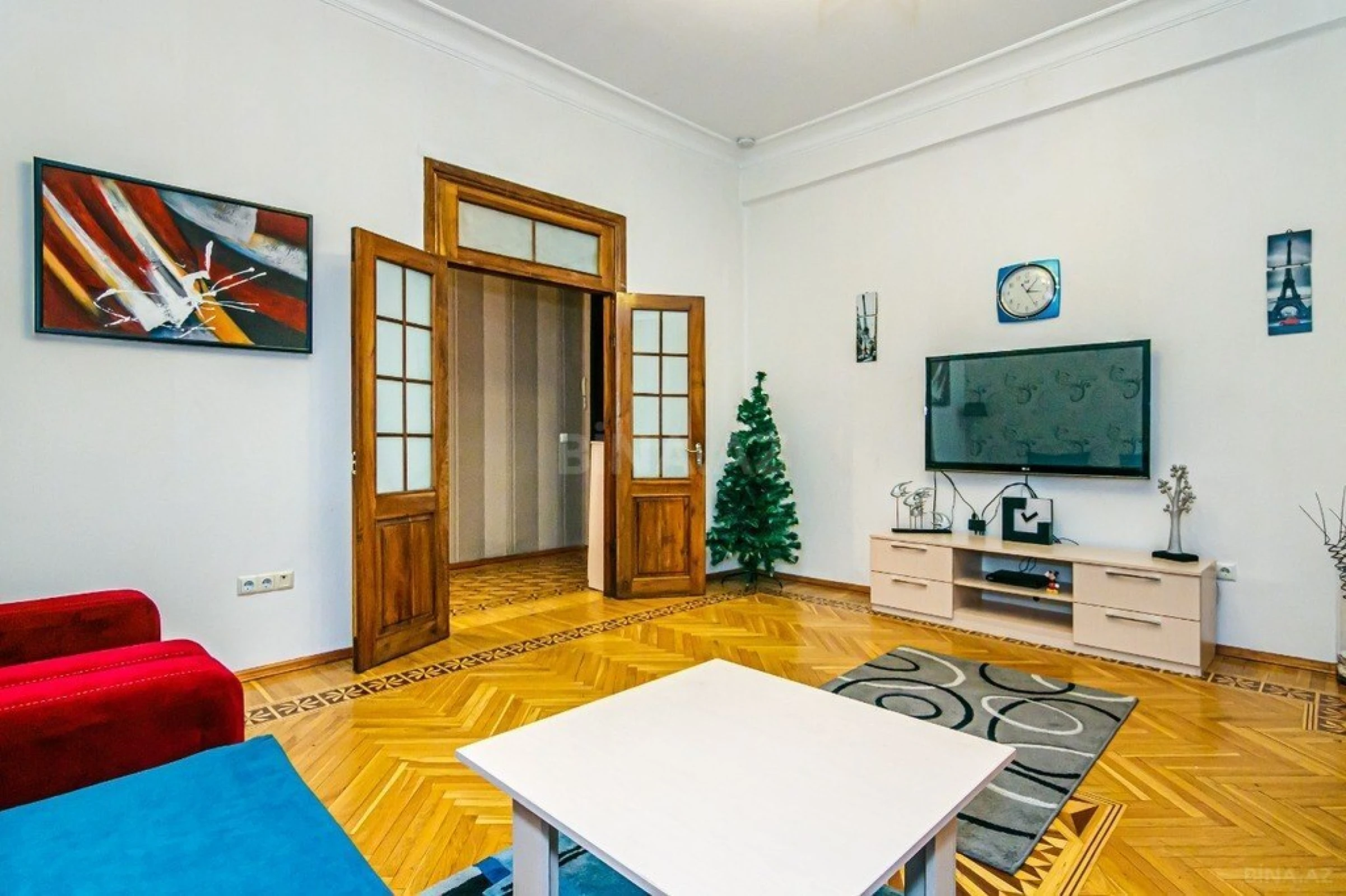 Kirayə verilir 4 otaqlı mənzil 150 m²