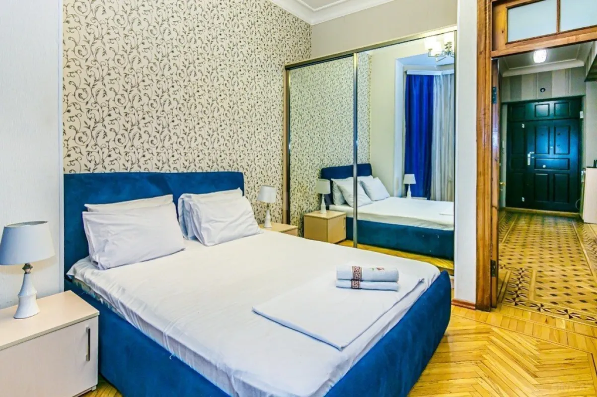 Kirayə verilir 4 otaqlı mənzil 150 m²