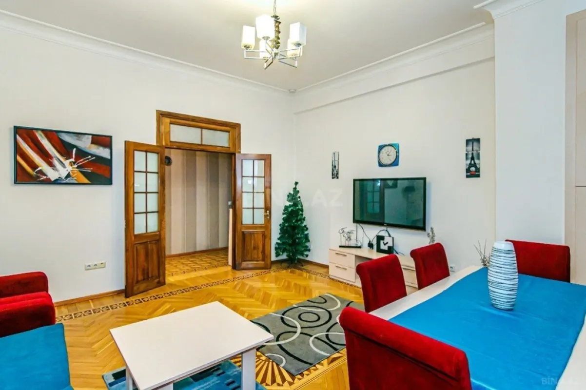 Kirayə verilir 4 otaqlı mənzil 150 m²