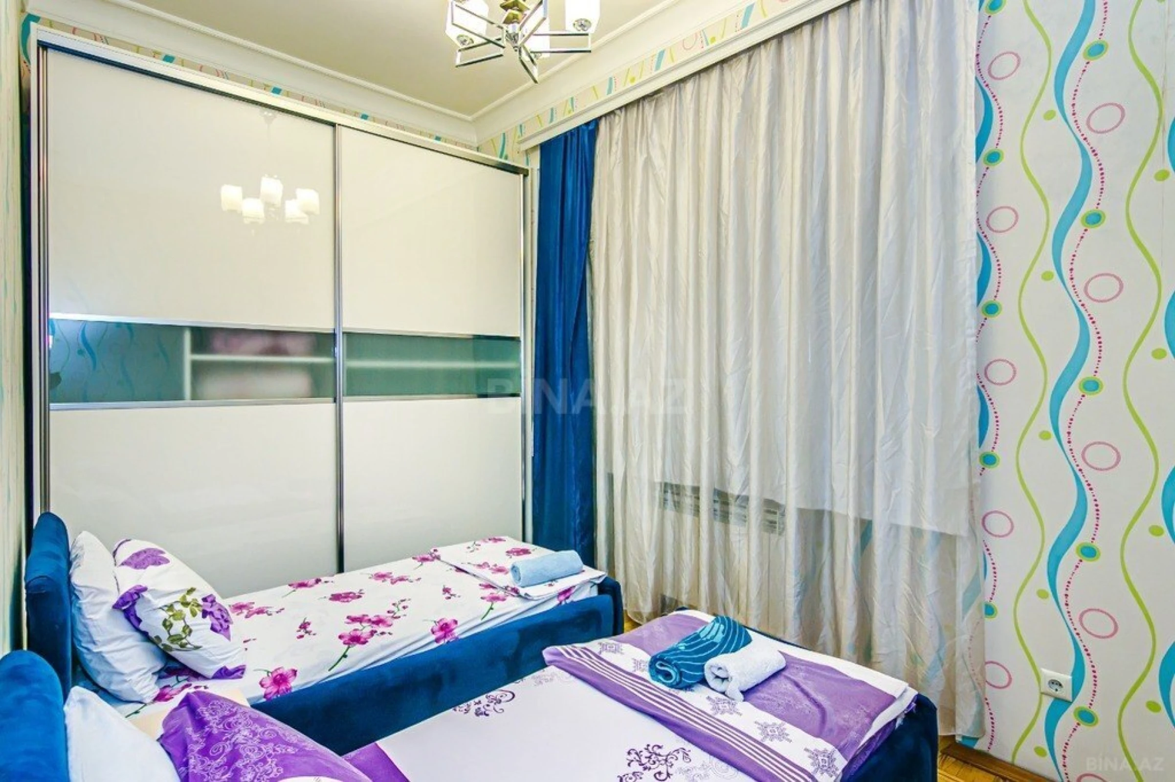 Kirayə verilir 4 otaqlı mənzil 150 m²