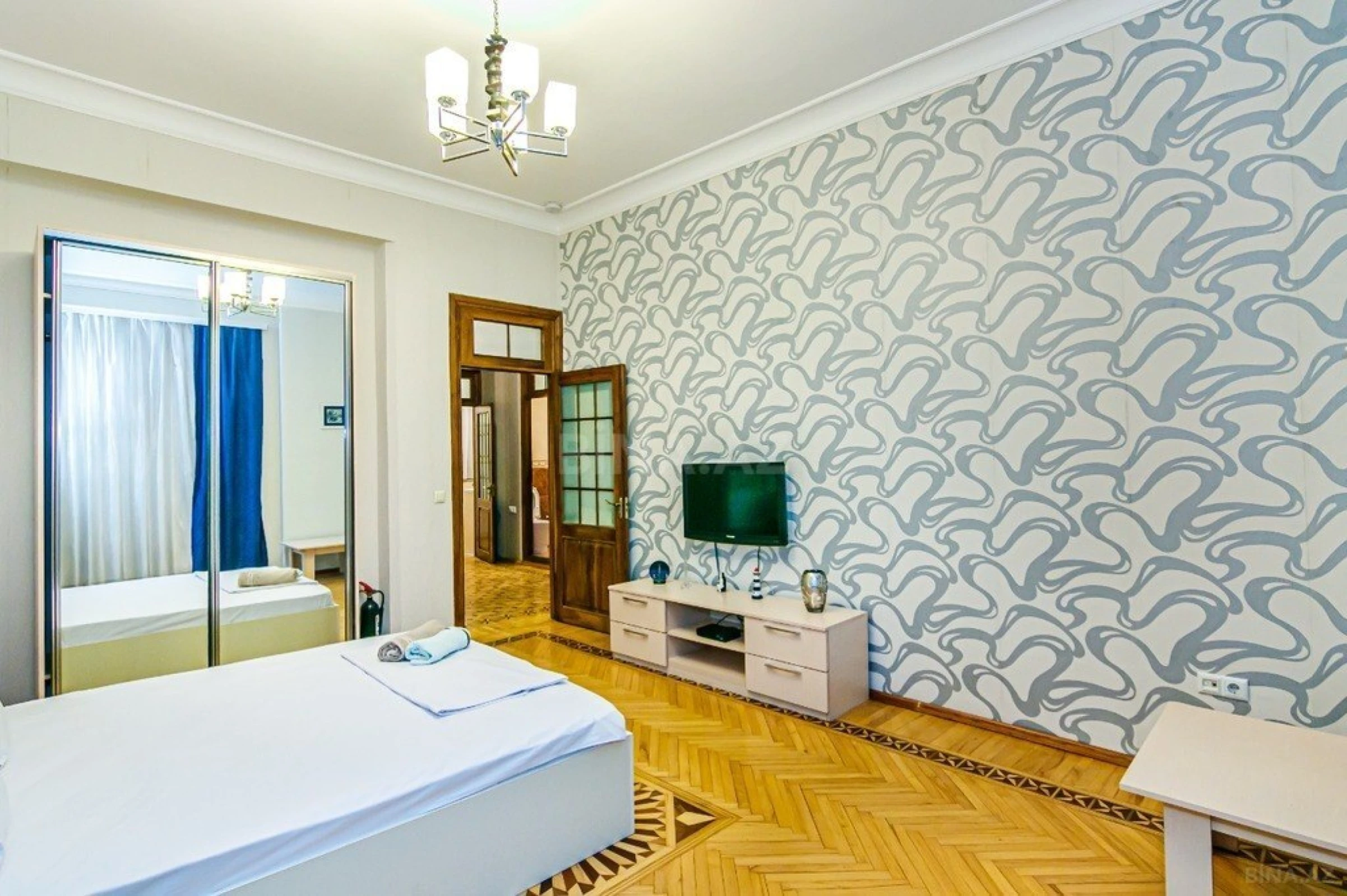 Kirayə verilir 4 otaqlı mənzil 150 m²