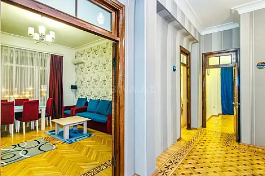 Kirayə verilir 4 otaqlı mənzil 150 m²