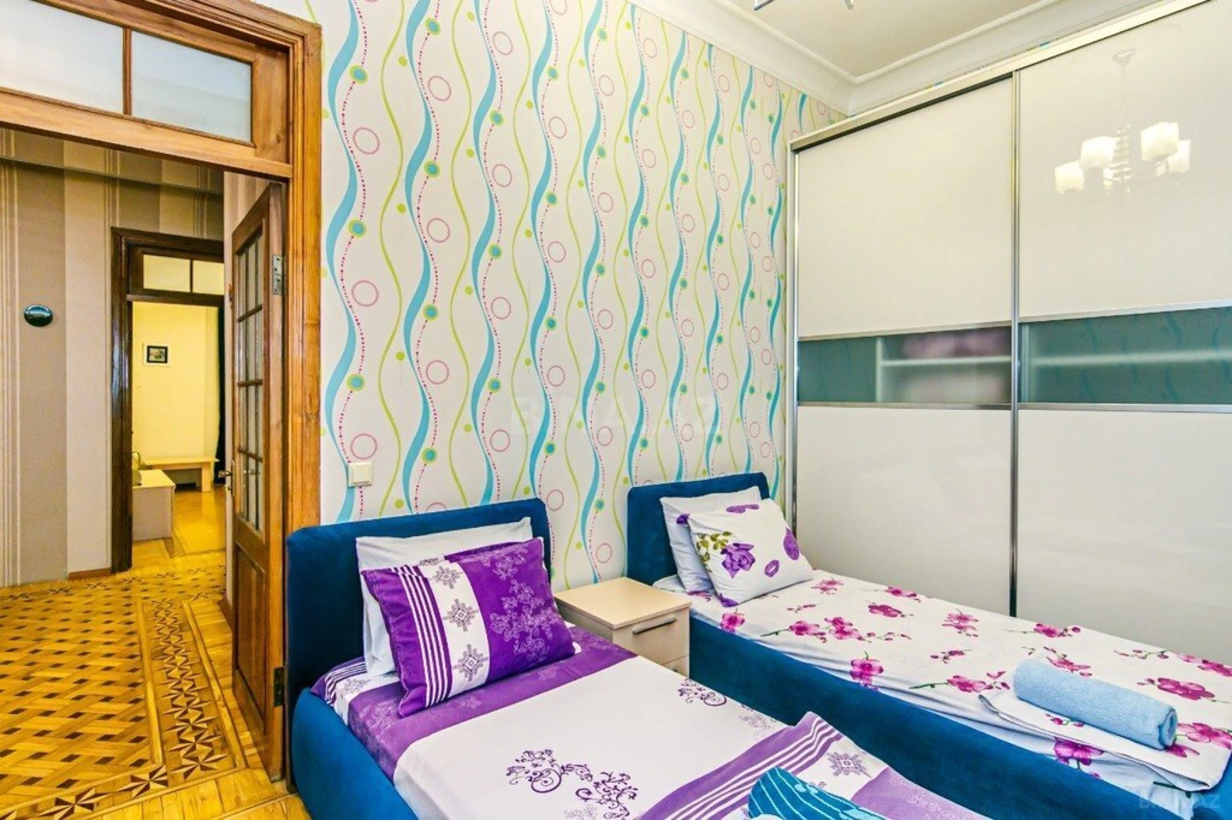 Kirayə verilir 4 otaqlı mənzil 150 m²