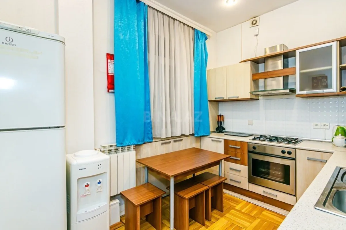 Kirayə verilir 4 otaqlı mənzil 150 m²