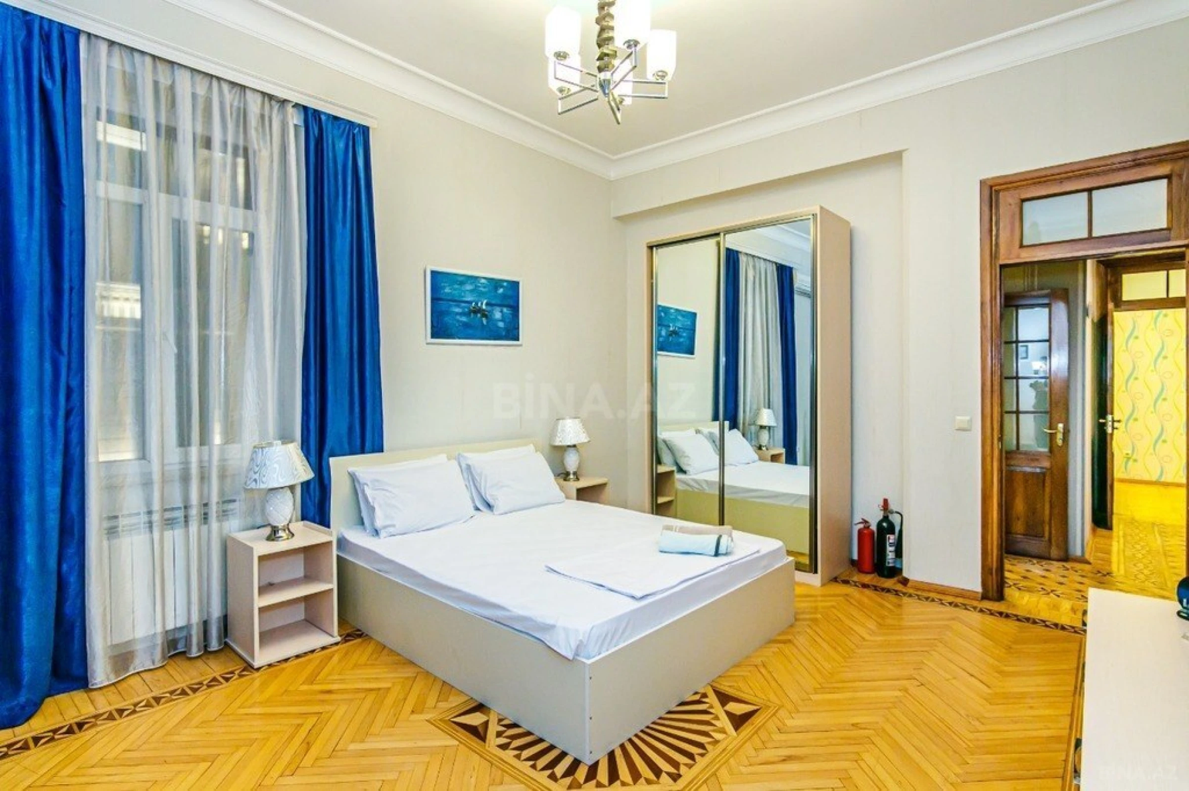 Kirayə verilir 4 otaqlı mənzil 150 m²