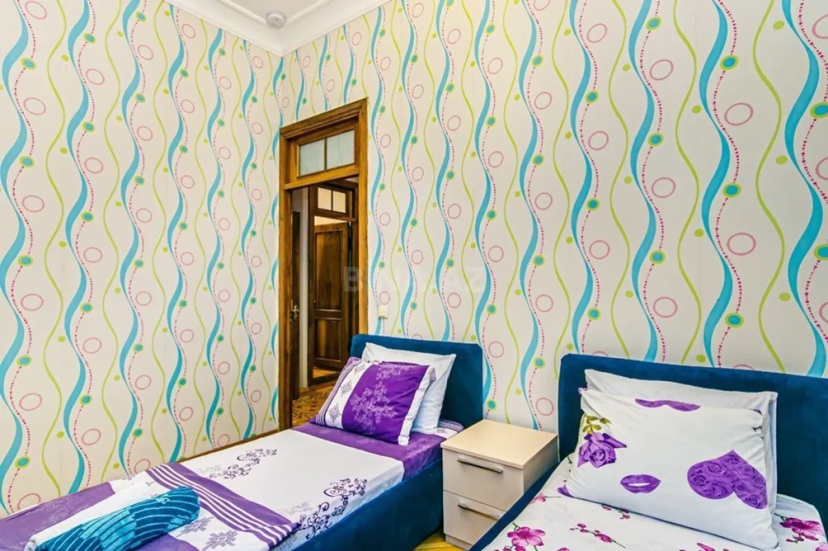 Kirayə verilir 4 otaqlı mənzil 150 m²