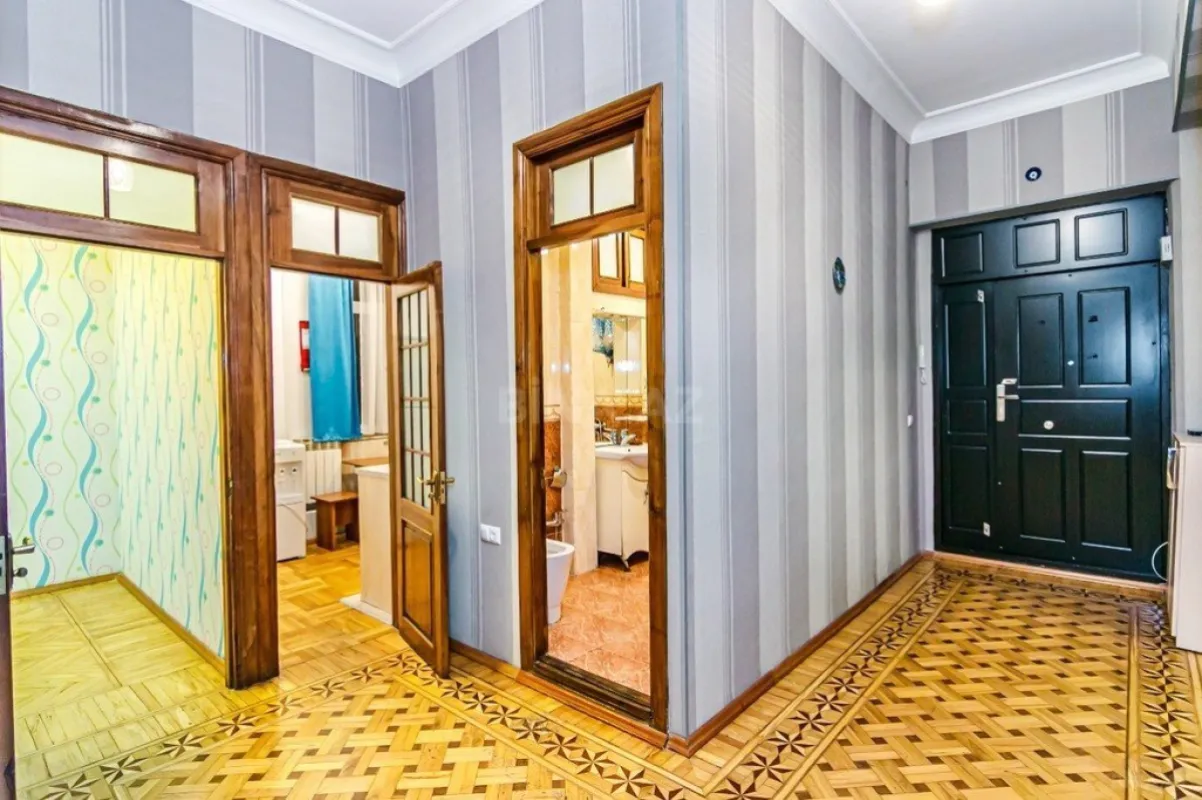 Kirayə verilir 4 otaqlı mənzil 150 m²