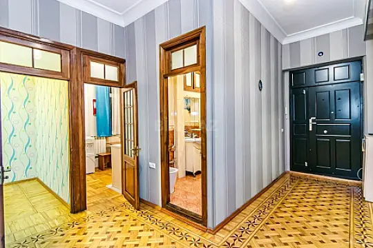 Kirayə verilir 4 otaqlı mənzil 150 m²