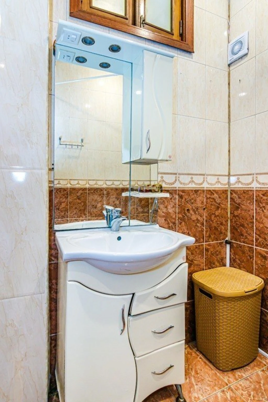 Kirayə verilir 4 otaqlı mənzil 150 m²