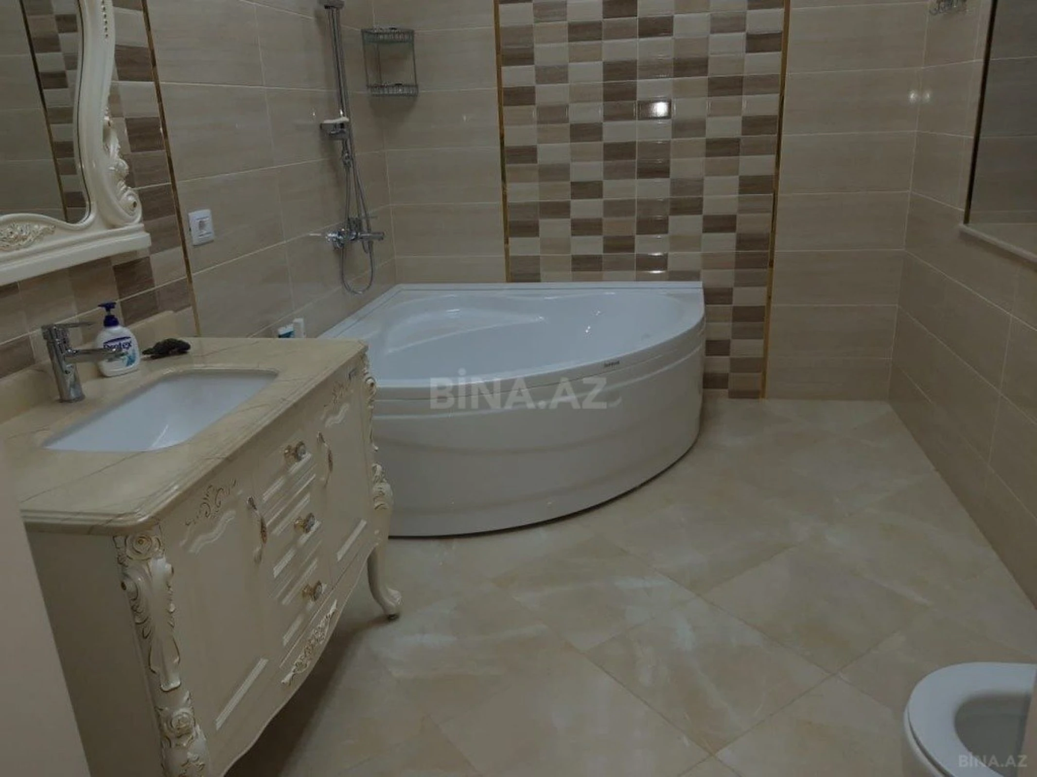Kirayə verilir 5 otaqlı həyət evi 350 m²