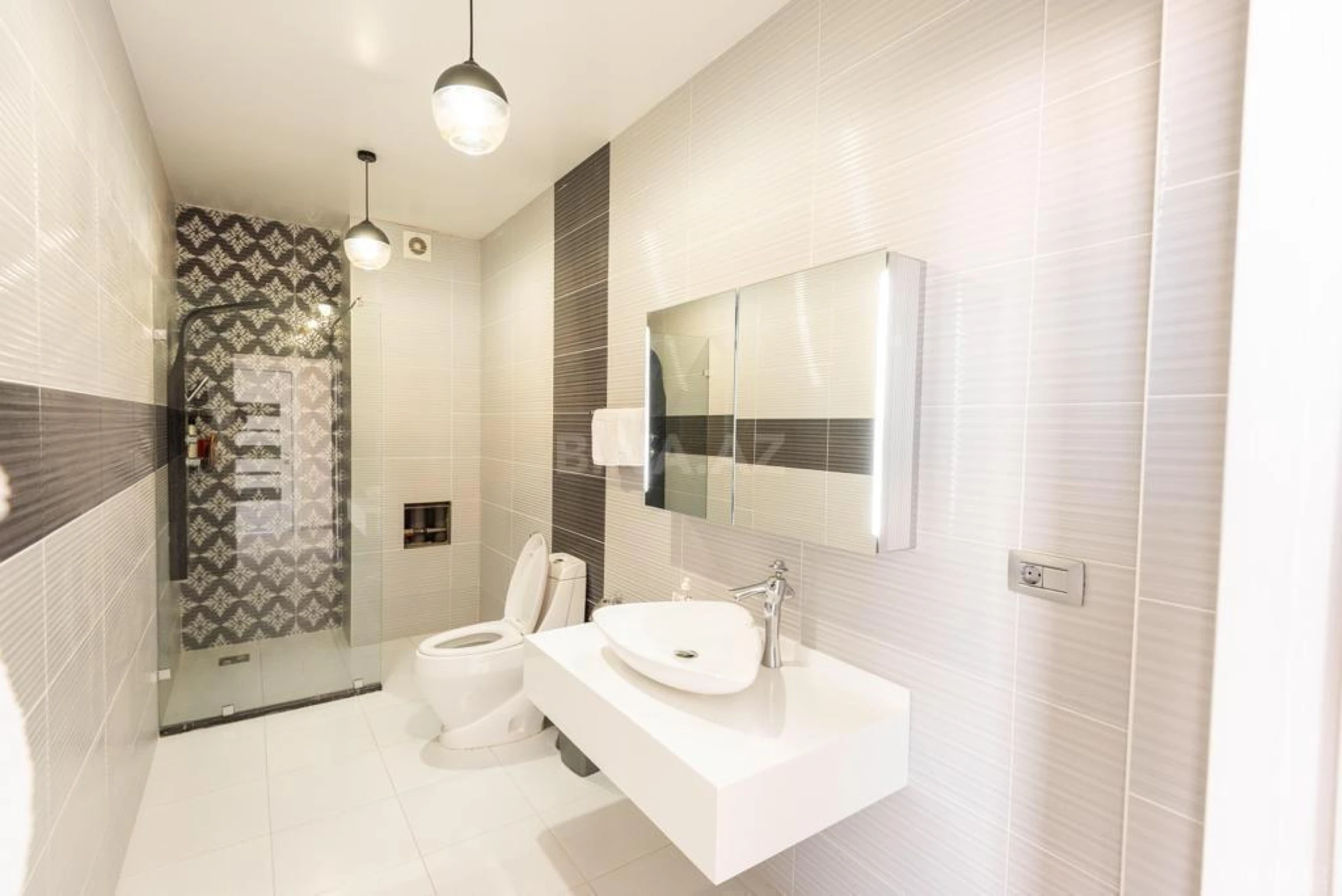 Kirayə verilir 6 otaqlı həyət evi 400 m²