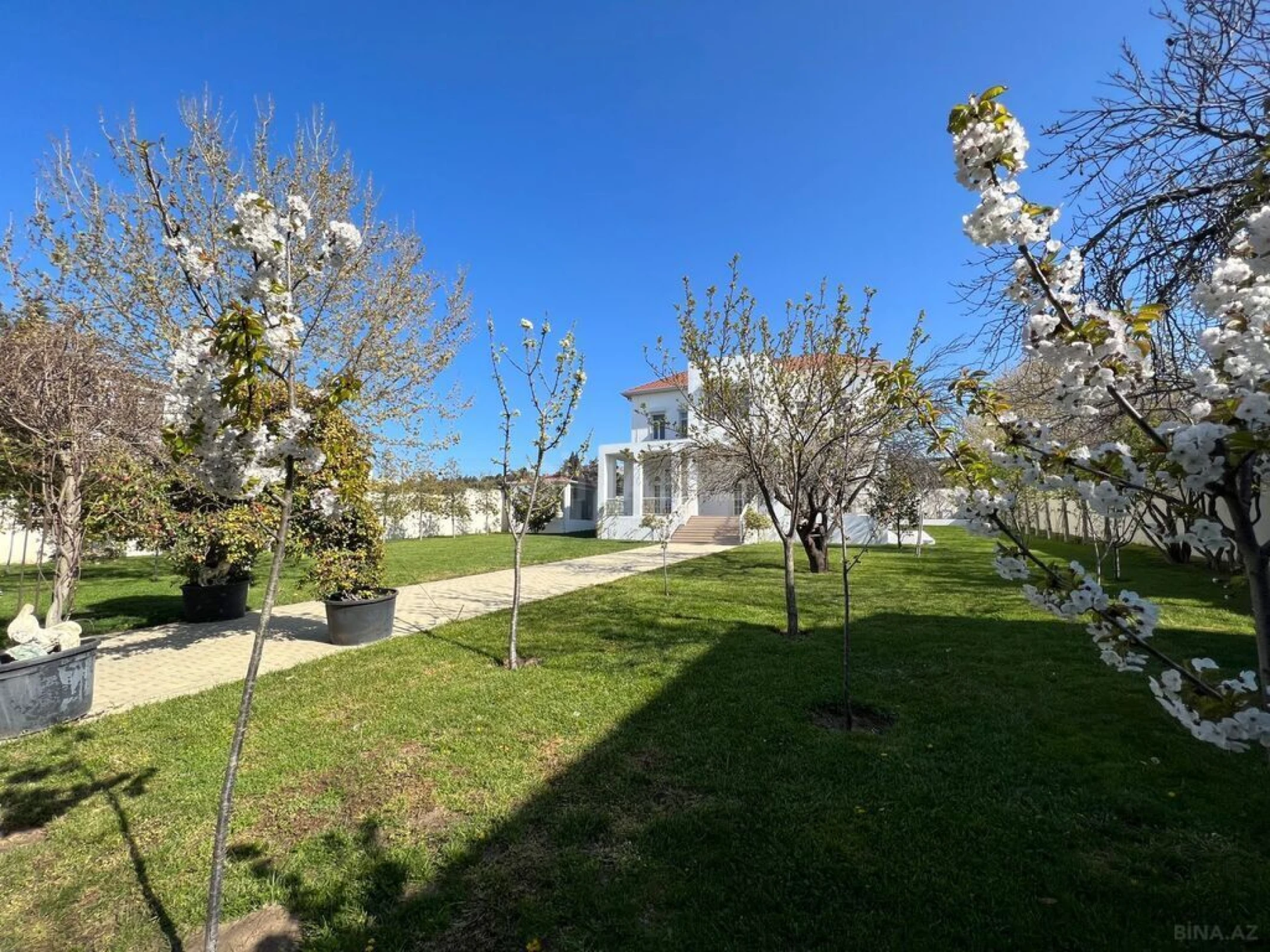 Kirayə verilir 7 otaqlı həyət evi 500 m²