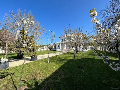 Kirayə verilir 7 otaqlı həyət evi 500 m²