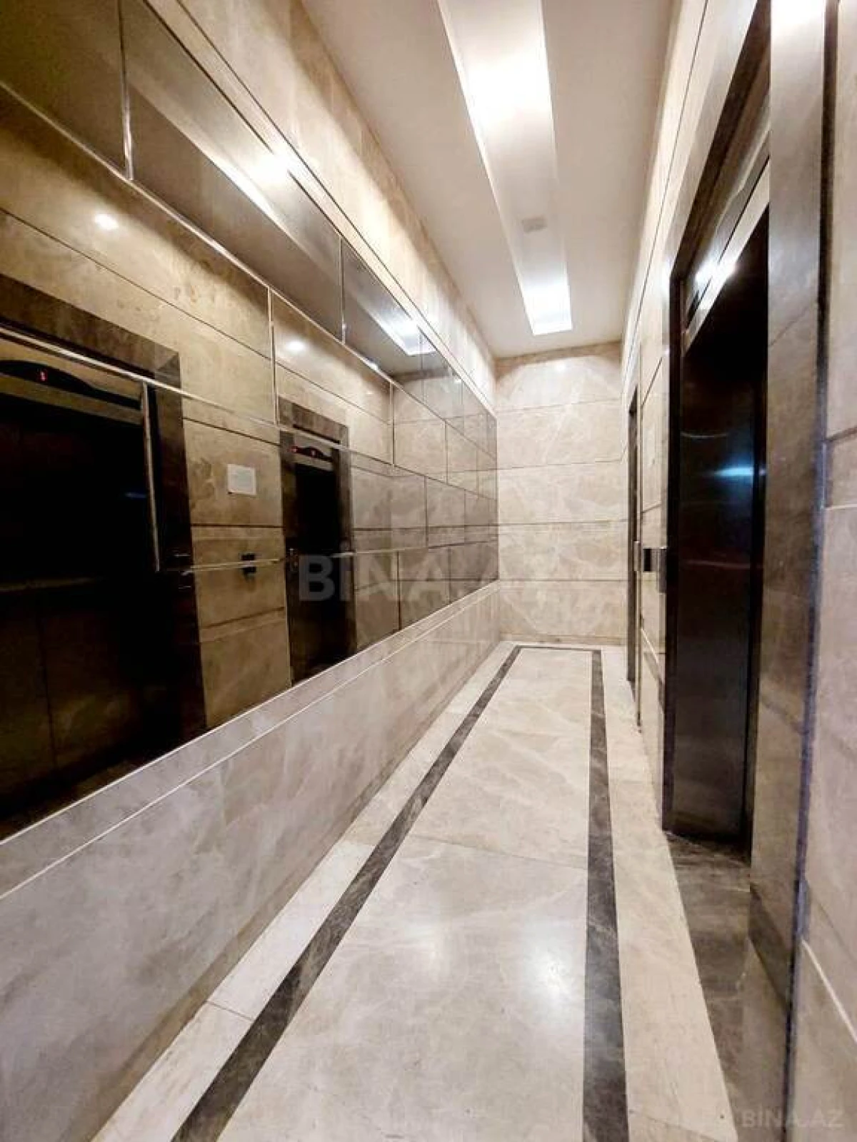 Satılır 3 otaqlı mənzil 147.5 m²