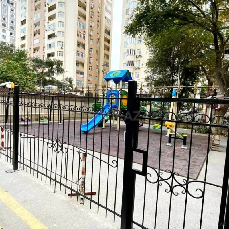 Satılır 3 otaqlı mənzil 147.5 m²