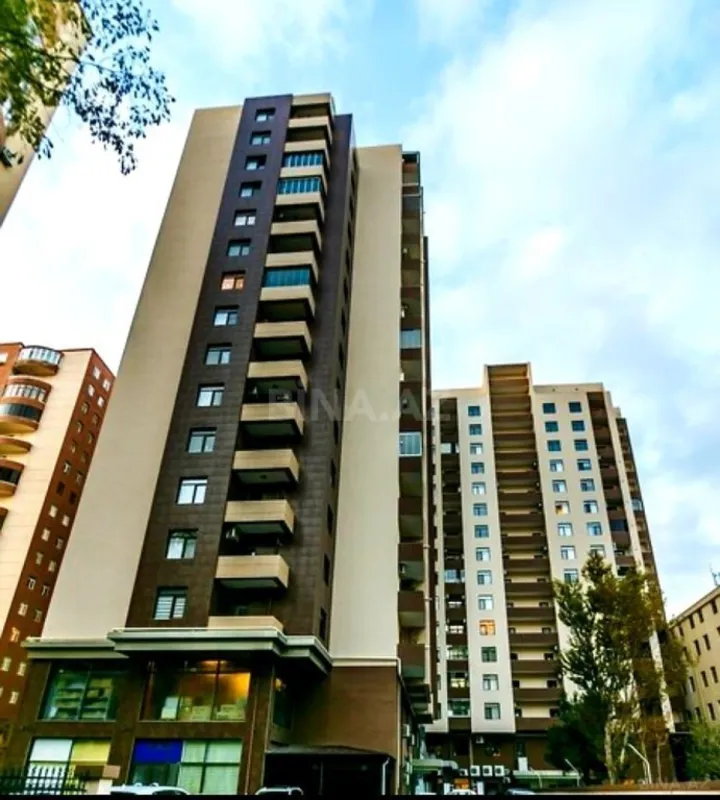 Satılır 3 otaqlı mənzil 147.5 m²