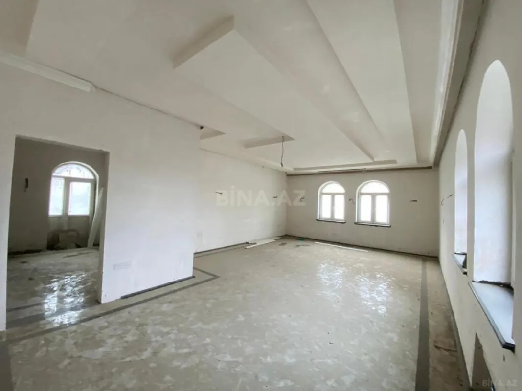 Satılır 11 otaqlı həyət evi 1700 m²