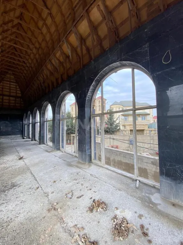 Satılır 11 otaqlı həyət evi 1700 m²