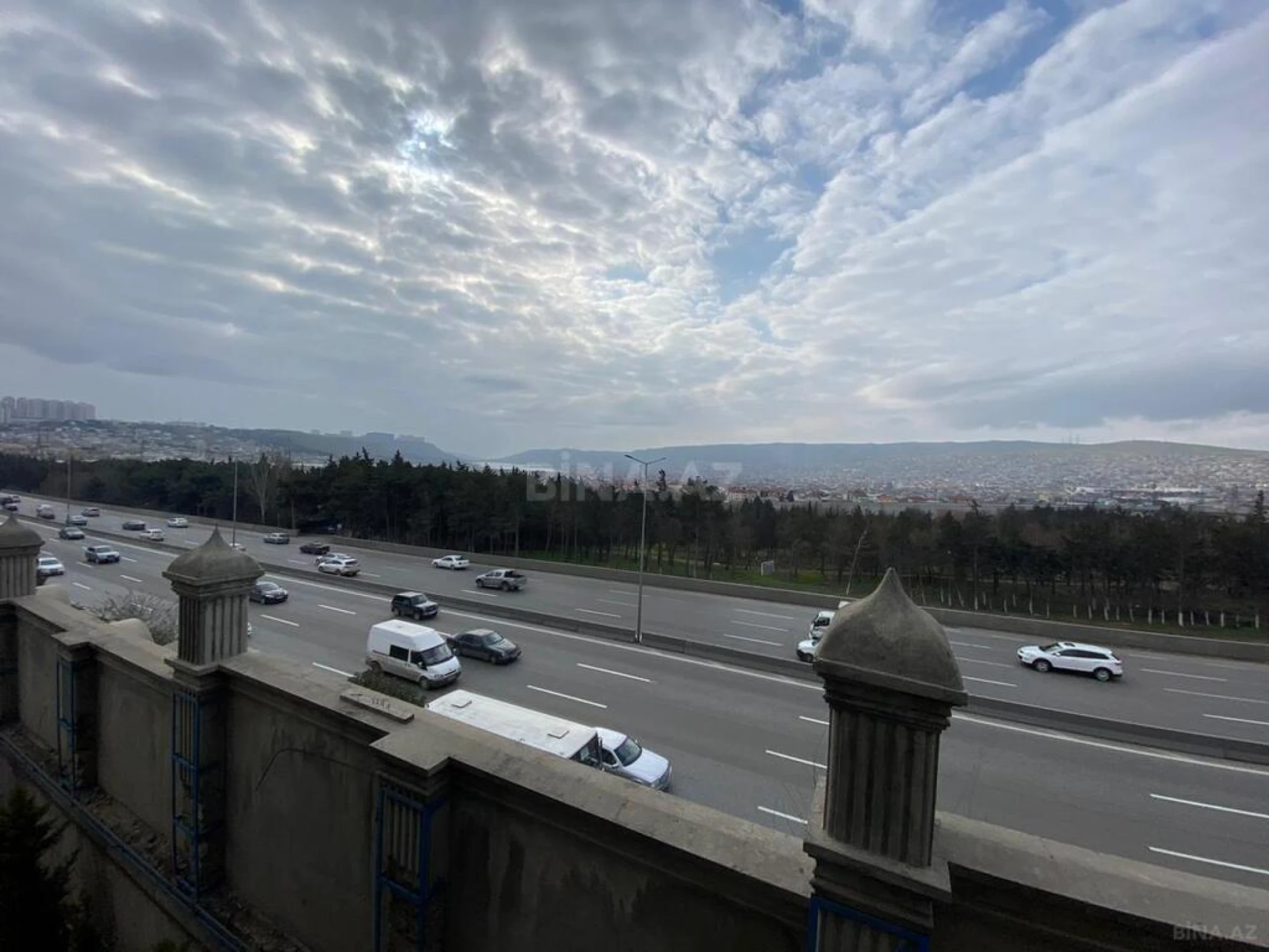 Satılır 11 otaqlı həyət evi 1700 m²