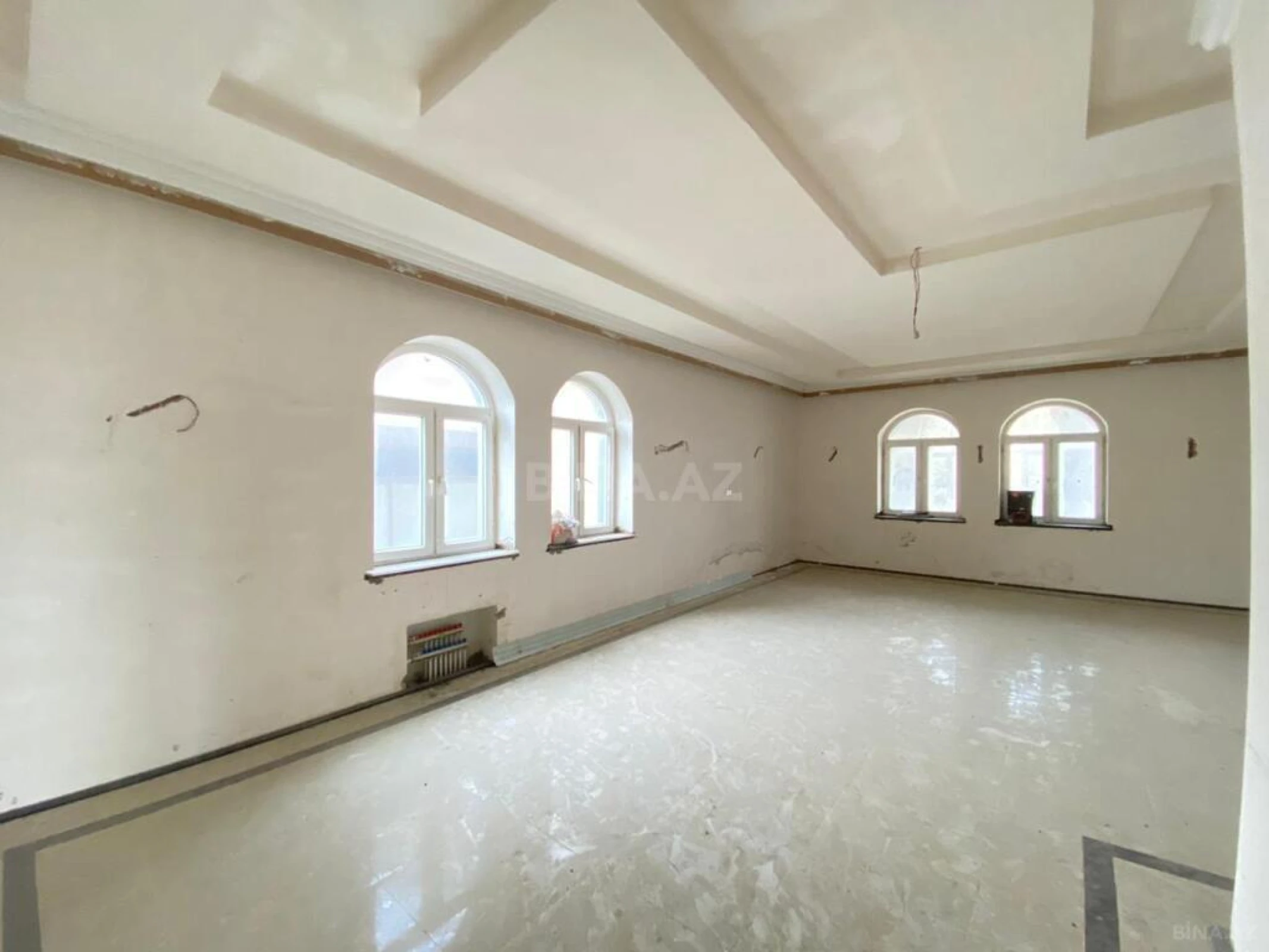 Satılır 11 otaqlı həyət evi 1700 m²