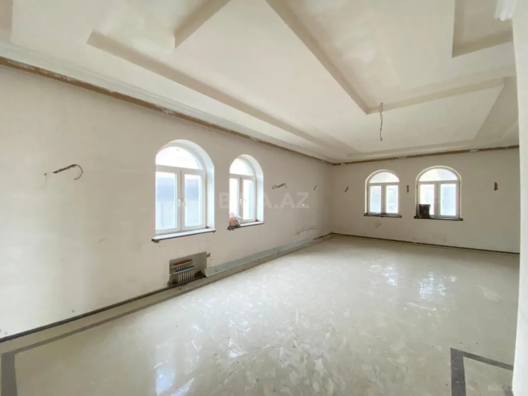Satılır 11 otaqlı həyət evi 1700 m²
