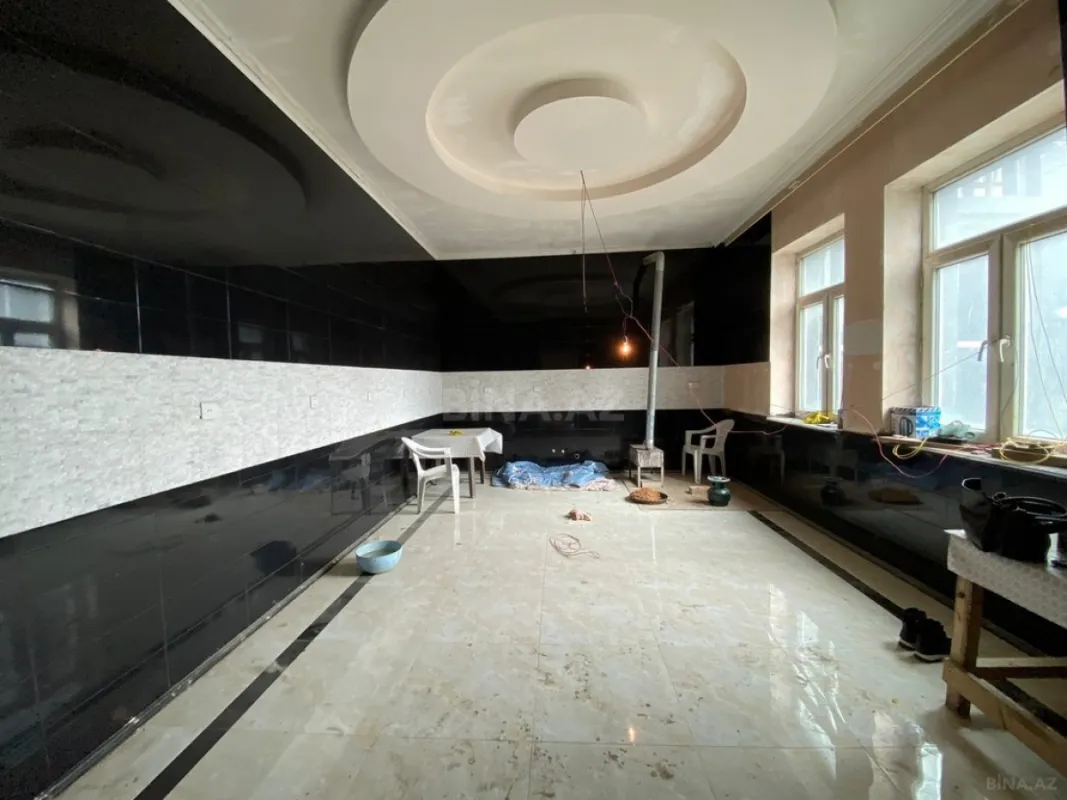 Satılır 11 otaqlı həyət evi 1700 m²